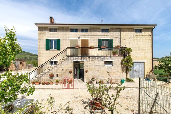 casa indipendente in vendita a Monterubbiano