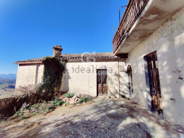 casa indipendente in vendita a Monterubbiano