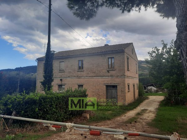 casa indipendente in vendita a Monterubbiano in zona Rubbianello