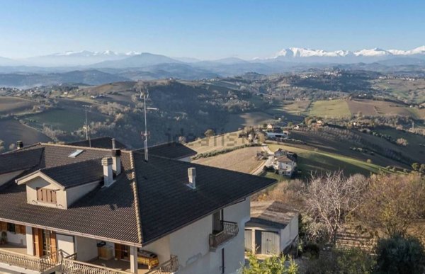 casa indipendente in vendita a Monterubbiano