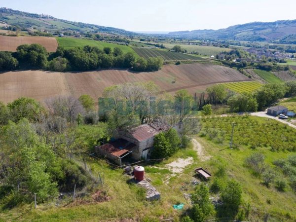 casa indipendente in vendita a Monterubbiano