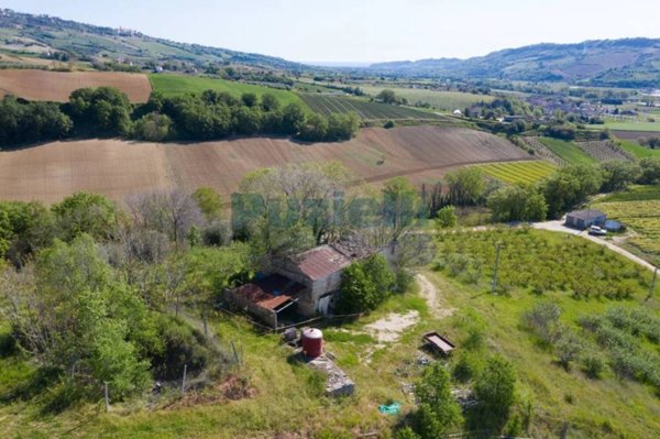 casa indipendente in vendita a Monterubbiano