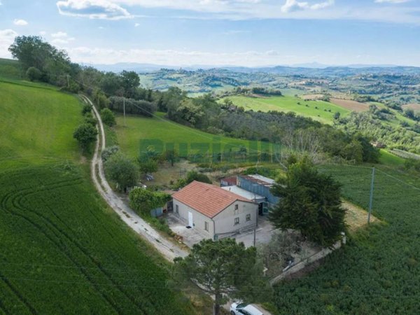 casa indipendente in vendita a Monterubbiano