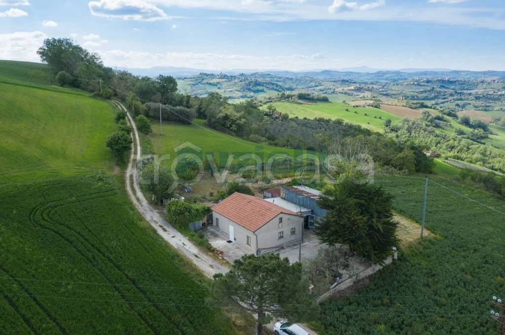 casa indipendente in vendita a Monterubbiano
