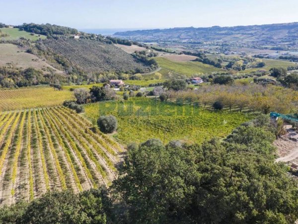 casa indipendente in vendita a Monterubbiano