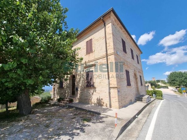 casa indipendente in vendita a Monterubbiano