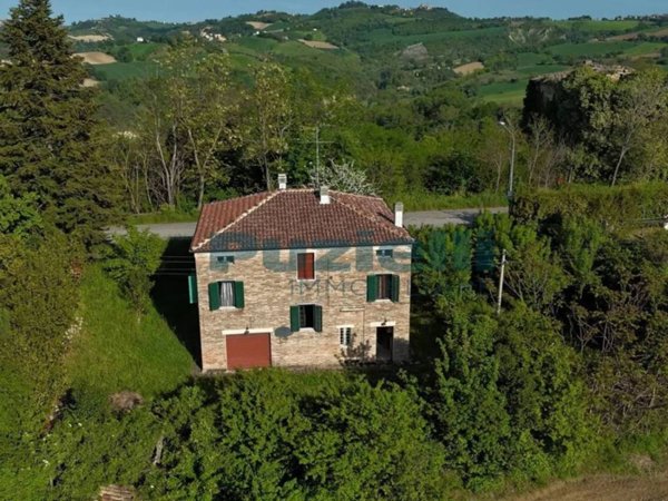 casa indipendente in vendita a Monterubbiano