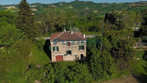casa indipendente in vendita a Monterubbiano