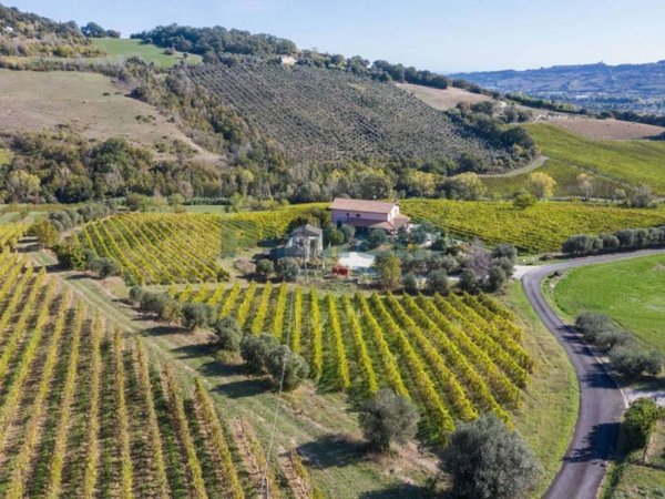 casa indipendente in vendita a Monterubbiano
