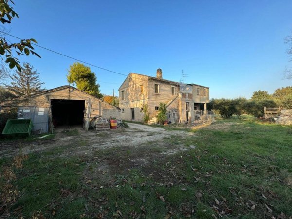 casa indipendente in vendita a Monterubbiano in zona Rubbianello