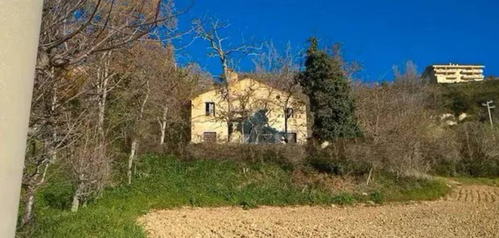 casa indipendente in vendita a Monterubbiano