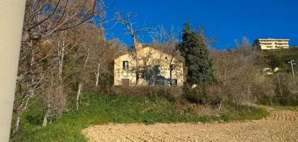 casale in vendita a Monterubbiano