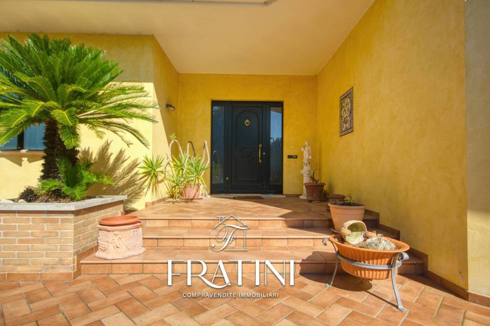 casa indipendente in vendita a Monterubbiano in zona Rubbianello