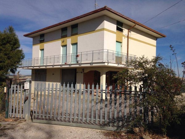 casa indipendente in vendita a Monterubbiano