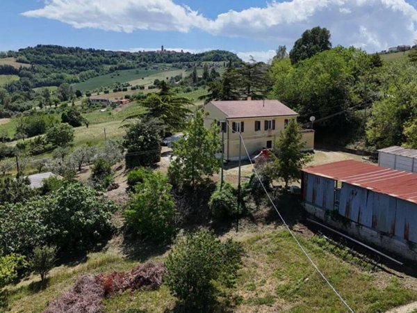 casa indipendente in vendita a Monterubbiano