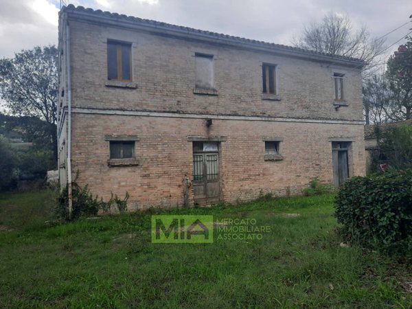 casa indipendente in vendita a Monterubbiano in zona Rubbianello