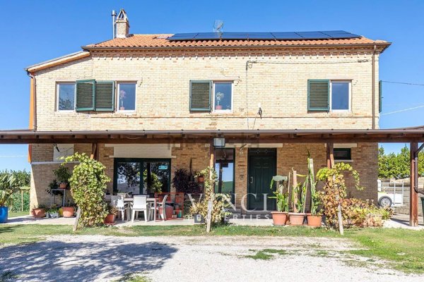 casale in vendita a Monterubbiano