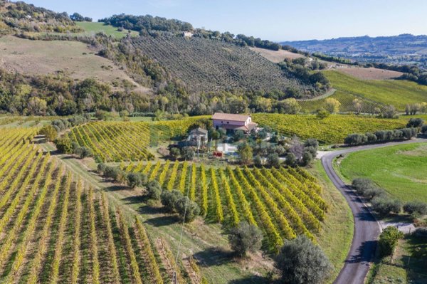 casale in vendita a Monterubbiano