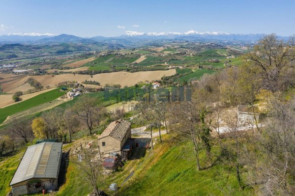 casale in vendita a Monterubbiano