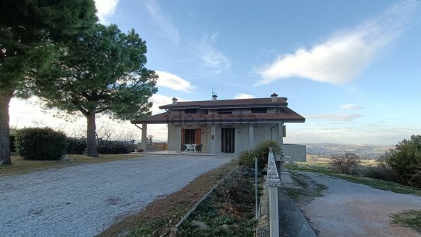 casa indipendente in vendita a Monterubbiano