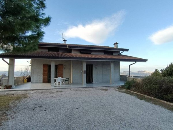 casa indipendente in vendita a Monterubbiano