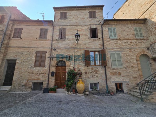 casa indipendente in vendita a Monterubbiano