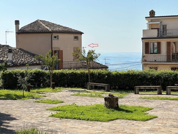 casa indipendente in vendita a Monterubbiano
