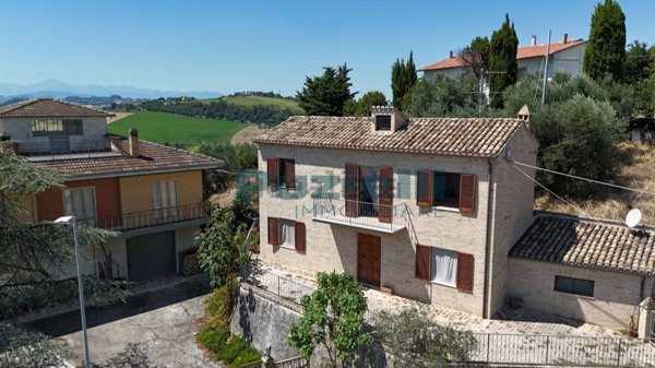 casa indipendente in vendita a Monterubbiano in zona Montotto
