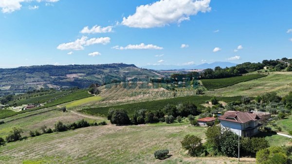 casa indipendente in vendita a Monterubbiano