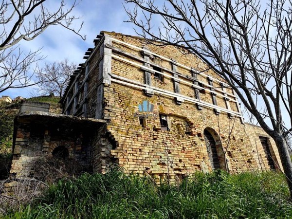 casa indipendente in vendita a Monterubbiano