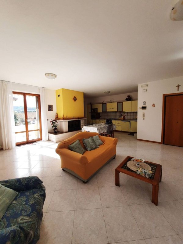 appartamento in vendita a Monterubbiano in zona Rubbianello