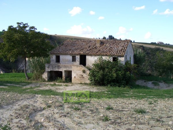 casa indipendente in vendita a Monterubbiano
