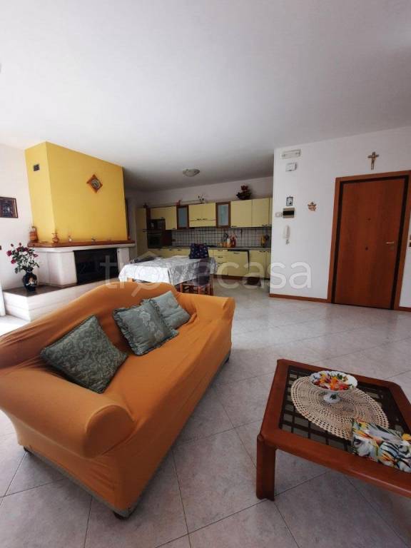 appartamento in vendita a Monterubbiano in zona Rubbianello