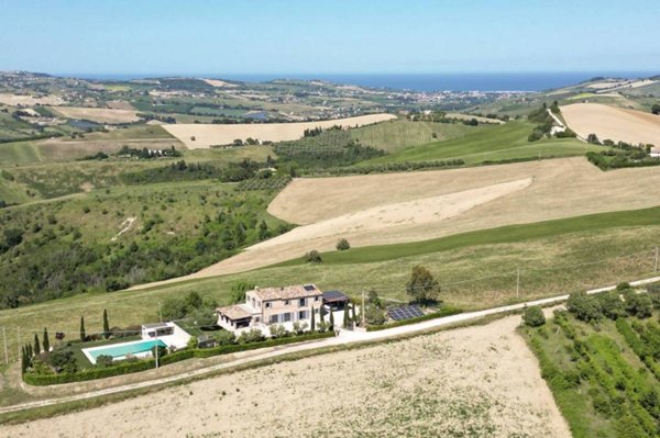casa indipendente in vendita a Monterubbiano
