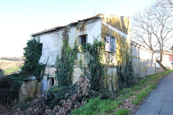casa indipendente in vendita a Monterubbiano