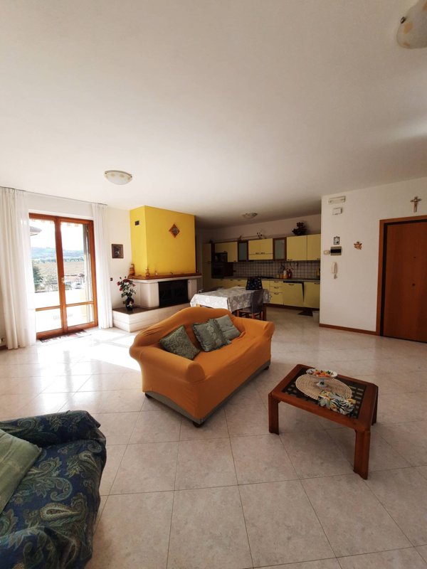 appartamento in vendita a Monterubbiano in zona Rubbianello