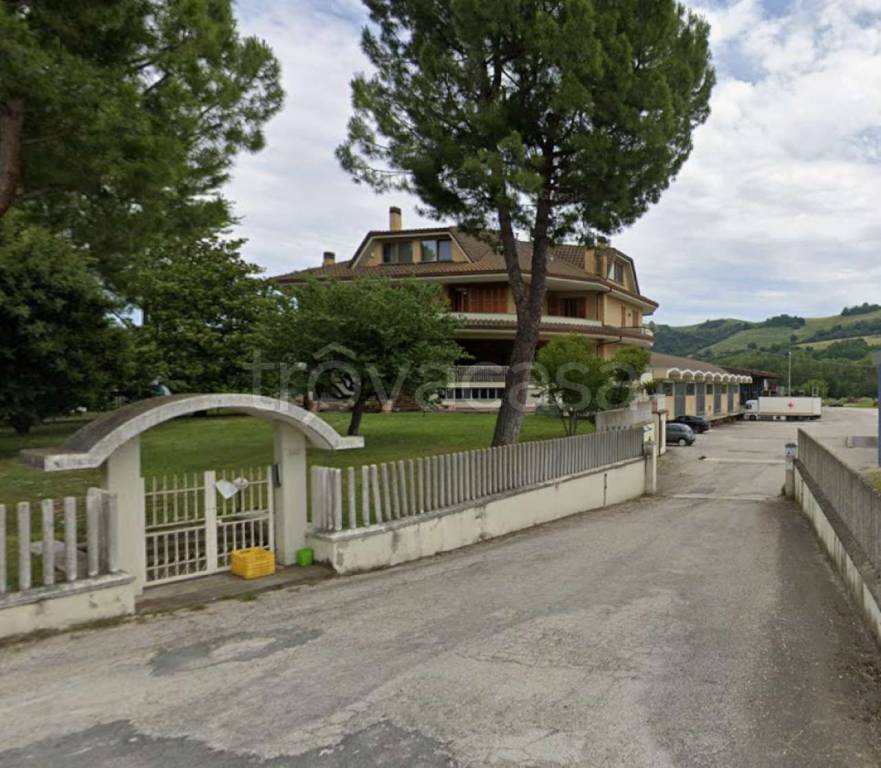 locale commerciale in vendita a Monterubbiano