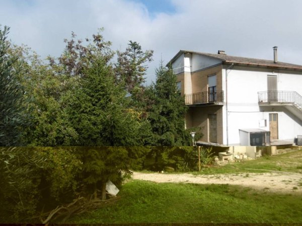 casa indipendente in vendita a Monterubbiano