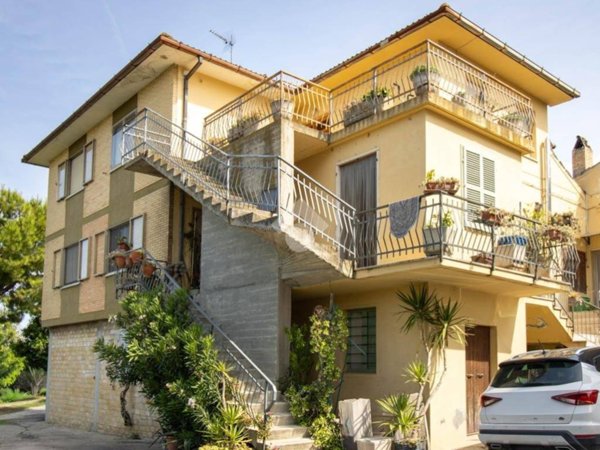 casa indipendente in vendita a Monterubbiano in zona Montotto
