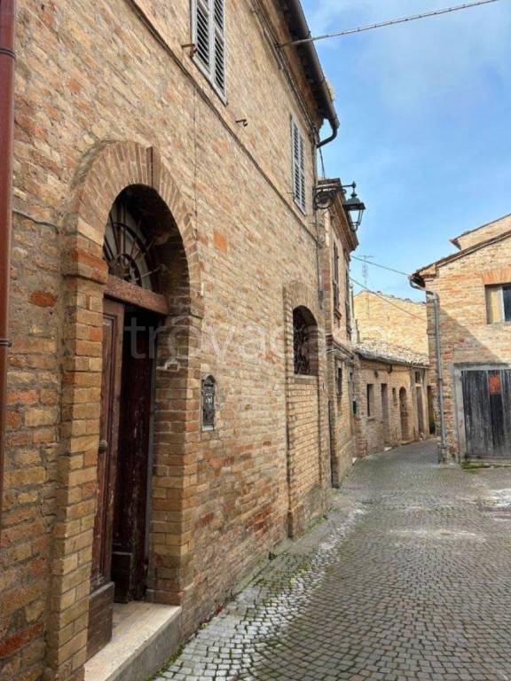 casa indipendente in vendita a Monterubbiano