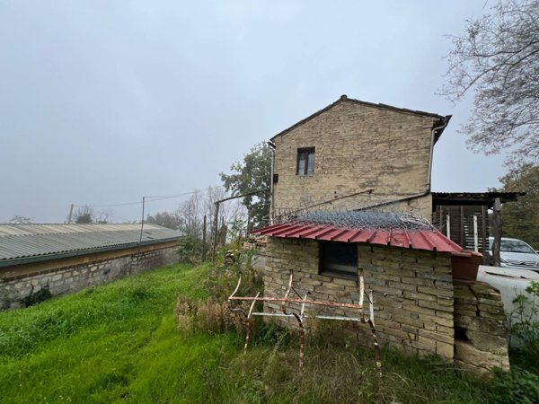 casa indipendente in vendita a Monterubbiano