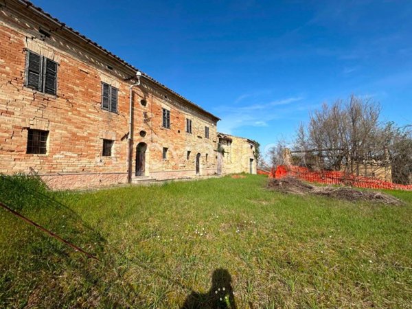 casa indipendente in vendita a Monterubbiano in zona Montotto