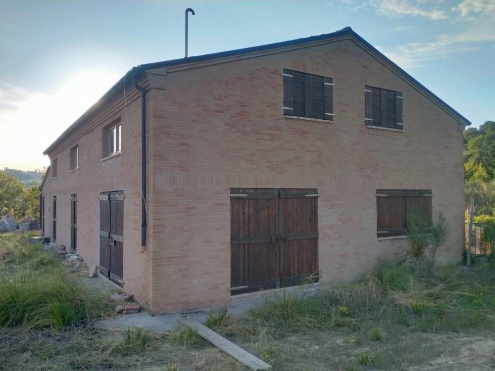 casa indipendente in vendita a Monterubbiano