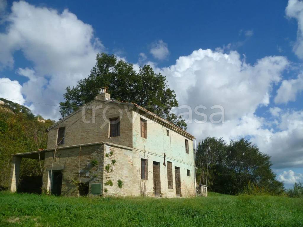 casa indipendente in vendita a Monterubbiano