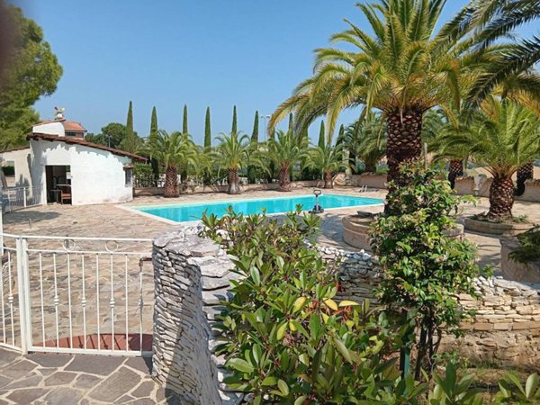 casa indipendente in vendita a Monte San Pietrangeli in zona San Rustico
