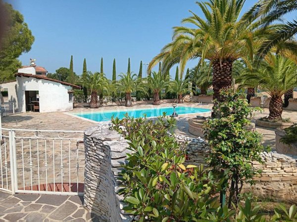 casa indipendente in vendita a Monte San Pietrangeli in zona San Rustico