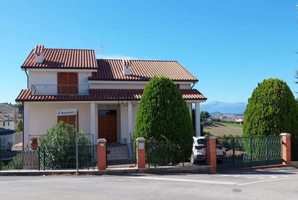 casa indipendente in vendita a Monte San Pietrangeli