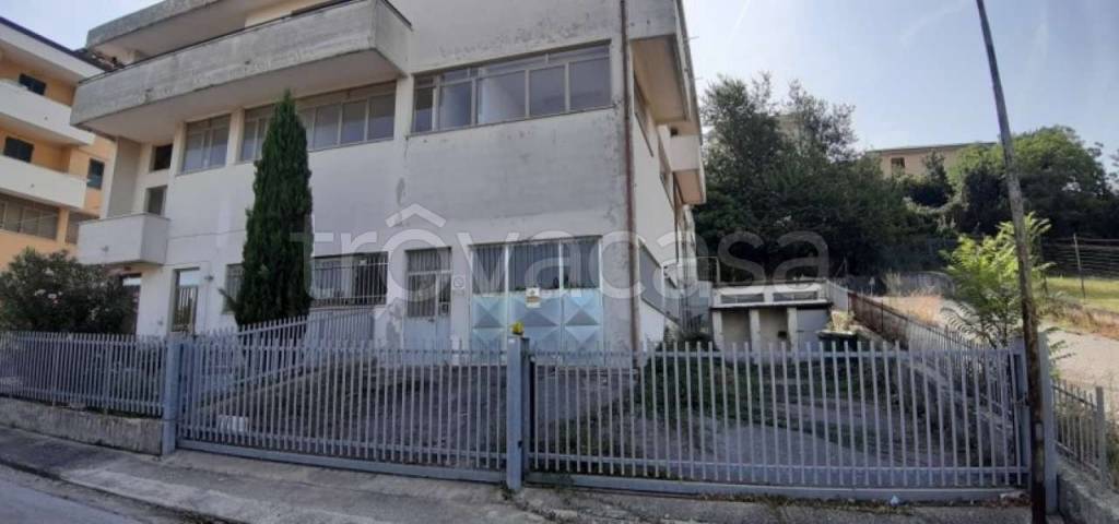 negozio in vendita a Monte Urano