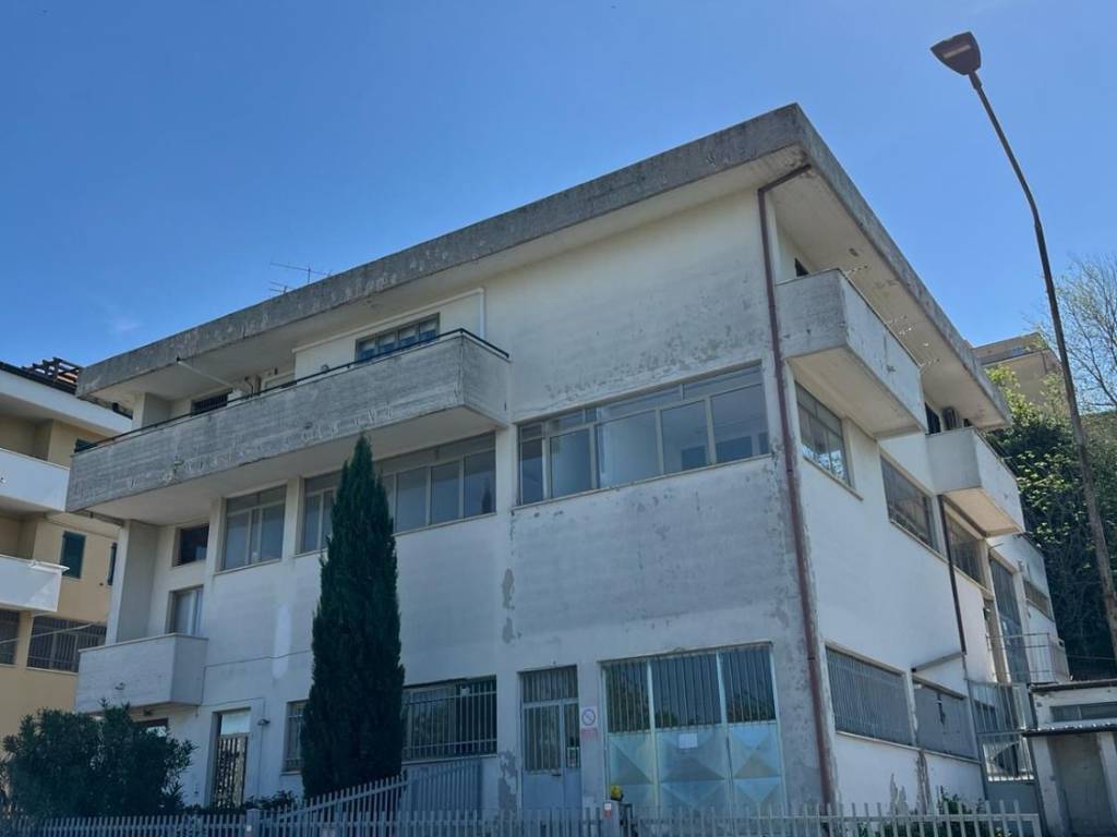negozio in vendita a Monte Urano