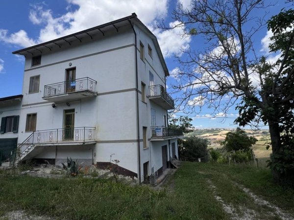 casa indipendente in vendita a Monte Urano